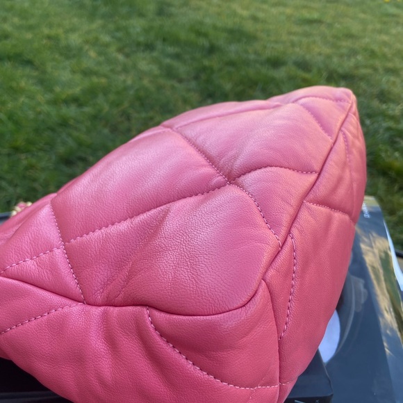 Chanel 19 - Picture 11 of 16